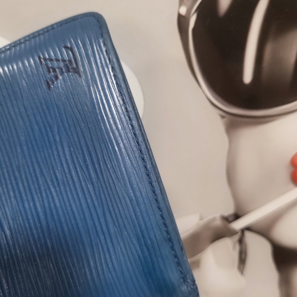 Louis Vuitton Blue Epi Bifold Wallet - Picture 6 of 9